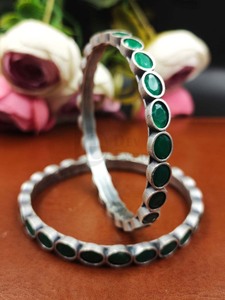 Pulsera oxidada abierta hecha a mano, brazalete ajustable de latón puro para fiesta, aspecto plateado, con perla, tamaño libre para regalos - Product Image 4