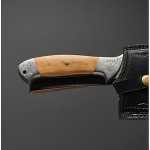 Cuchillo de Cocina de Acero de Damasco Hecho a Mano, Cuchillo de Deshuesar con Mango de Madera, Ambidiestro, Apto para Lavavajillas, Funda de Cuero Tradicional - Product Image 4