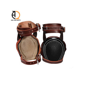 Bottes de protection en cuir pour chevaux avec sangles réglables – Équipement d'équitation et d'entraînement western pour les jambes - Product Image 6