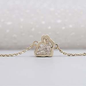 Collar con Colgante de Conejo con Diamantes en Oro Amarillo - Product Image 1