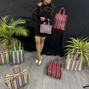 Bolsa de cosméticos de playa reciclada con telar manual personalizado ecológico, bolsa de compras de plástico tejida a rayas a la moda con asas de cuerda de algodón - Product Image 4