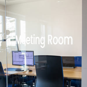 สติกเกอร์ตัวอักษรไวนิลสีขาวแบบกำหนดเอง ขนาด 30 มม. x 30 มม. ป้องกันรังสียูวี ทนต่อการฉีกขาด กันน้ำ ผิวมัน สำหรับวงดนตรีกีตาร์อะคูสติก - Product Image 6