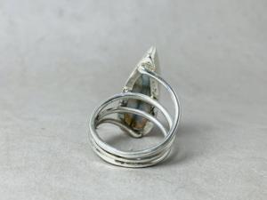 แหวนพลอยลาบราดอไรต์สีเงินสเตอร์ลิงทำด้วยมืออัญมณีโบฮีเมียนหยดน้ำตาสีฟ้าของ925 - Product Image 6