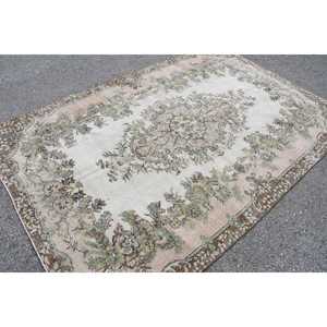 Alfombra Turca Vintage de 5.6x8.3 pies, Alfombra Marrón con Diseño de Camuflaje - Product Image 1