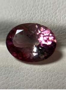 พลอยรูปวงรีทัวร์มาลีนธรรมชาติขัดและมีสีแดงและชมพูรูปทรงวงรี - Product Image 3