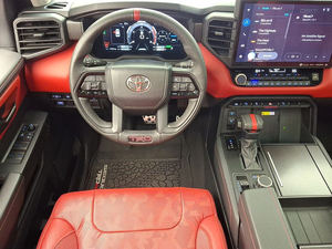 SUV Toyota Sequoia TRD Pro 4WD 2023 Usado en Excelentes Condiciones, Motor Impecable, 437 HP, 3.4L V6 Híbrido - Product Image 3