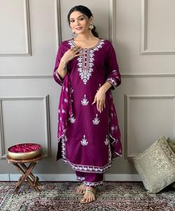 Magnifique ensemble Salwar Kameez pakistanais - Design exquis en soie Georgette pour les fêtes et les célébrations - Product Image 1