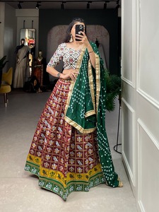 Patola lehenga choli อุปกรณ์จัดงานแต่งงานที่สวยงามสำหรับผู้ใหญ่ที่ทำจากผ้าฝ้ายและผ้าเรยอนใหม่และเสื้อผ้าปากีสถาน - Product Image 2