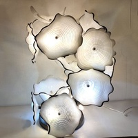 Lampu Meja Bunga Putih Mewah Desain Kreatif Piring Kaca Seni Berdiri Patung Kaca Tiup Tangan Lampu Meja Kaca Murano