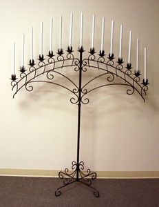 Elegante candelero de latón con acabado 7-Batti con aura tradicional utilizado en salas mandir para fines de iluminación devocional - Product Image 2