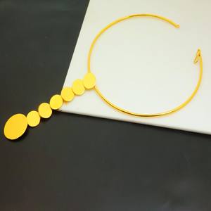 Collares chapados en oro de latón de Hip Hop de moda de diseñador con diseño de patrón de círculo pequeño Collares de oro de 18K Joyas para mujeres - Product Image 2