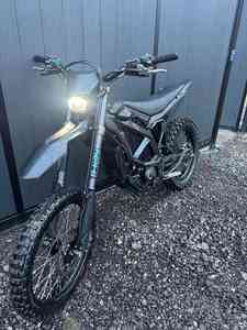 Listo para enviar, Super Clean 2024 SURRON ULTRA BEE MILES 894, 2 llaves, 1 cargador - Entrega a domicilio - Product Image 5