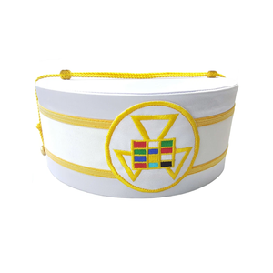 Casquette de tête de Régalia Maçonnique, modèle Ancien Arche-Prêtre du Chapitre Royal, blanche avec broderie machine à tresse dorée - Product Image 1