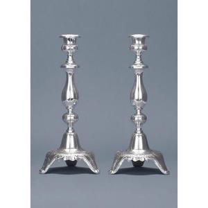 Portavelas de aluminio único con aspecto minimalista, ideal para casas escandinavas, espacios inspirados en Zen e interiores tranquilos - Product Image 1