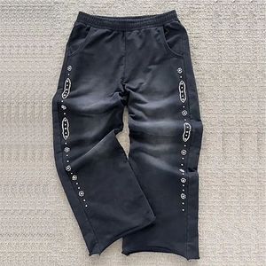 Pantalon délavé à l'acide surdimensionné personnalisé pour hommes Pantalon de survêtement baggy à jambes larges en strass pour hommes - Product Image 1
