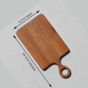 Design nouveau et tendance Planche à découper en bois gravée sur mesure avec éléments décoratifs et bois épais parfait pour cadeau - Product Image 2