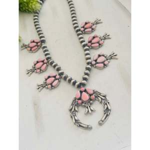 Collar Bobby Platero con Concha Rosa y Flor de Calabaza en Plata de Ley, Elegante Diseño Floral, Regalo - Product Image 4