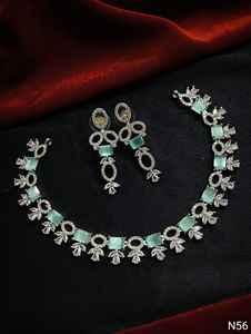 ENSEMBLE DE COLLIER DE MARIÉE EN DIAMANT AMÉRICAIN ET BOUCLES D'OREILLES CLASSIQUES ET DE HAUTE QUALITÉ ENSEMBLE DE BIJOUX DE MARIAGE POUR FEMMES DE STYLE CLASSIQUE - Product Image 3