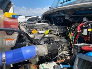 Camión de Plataforma Plana con Eje Tándem M2 112 de 26 pies, 2020, con 410 HP, Caja de Cambios Manual de 10 Velocidades, Robusto y Fiable para Transporte Pesado - Product Image 5