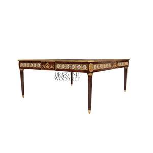 Table basse carrée de luxe avec incrustations en bois complexes et détails en laiton pour une décoration de salon classique et intemporelle - Product Image 5