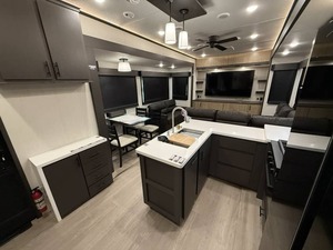 Nouvelles caravanes de voyage 2026 F-o-r-e-s-t R-i-v-e-r Campsite E-l-i-t-e 36AK prêtes à la vente - Product Image 5
