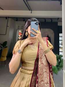 Último traje de diseñador Estilo moderno Vichitra Silk Lehenga Choli & Dupatta Liso con borde de encaje Jacquard Trabajo Compras en línea - Product Image 6