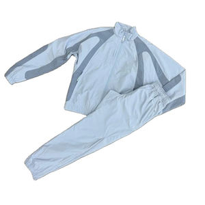 Conjunto de chándal de poliéster hecho a medida para hombre, chaqueta de nailon con cremallera de retazos y pantalones para correr, conjunto cortavientos de panel de nailon de alta calidad - Product Image 1