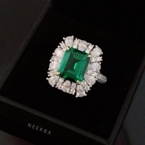 Esmeralda de 9*11mm cortada en laboratorio con piedras laterales de moissanita, anillo hecho a mano de oro sólido de 10K, tono de Metal personalizado/pureza - Product Image 2