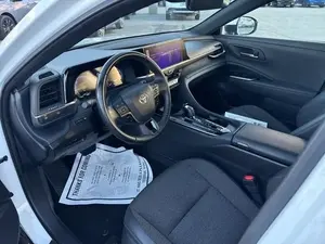 Toyota Crown XLE 2023 d'occasion en bon état - Product Image 5