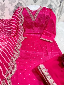 Nuevo diseñador de algodón Kurti Pant Dupatta Set para mujeres perfecto para festivales ocasiones especiales Ropa Étnica tradicional de la India - Product Image 3