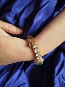 Bijoux à la mode Kada ouvrable avec pierre émeraude pour femmes Élégant vert émeraude sculpture pierre Kundan Polki ouvrable Kada - Product Image 2