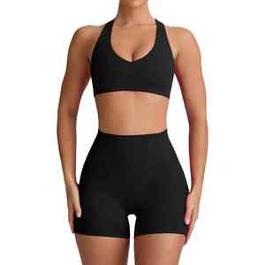 Conjunto de Yoga de 2 Piezas: Top Deportivo Sin Costuras, Impermeable, Ligero, Transpirable, con Sensación de Desnudez y Diseño Calado, y Pantalones Cortos para Entrenamiento - Product Image 1