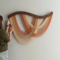 Décoration murale en macramé bleu de style unique, idéale pour la décoration intérieure moderne, la mise en scène de fêtes et la décoration d'événements élégants