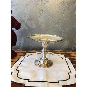 Soporte de aluminio de lujo para pasteles con intrincados patrones florales y añadiendo elegancia a cualquier mesa de postres - Product Image 2