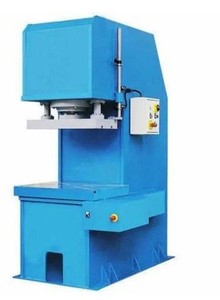 Presse hydraulique de type C de 30 tonnes avec moteur et pompe |   Presse industrielle robuste pour le poinçonnage, le pliage et le rivetage - Product Image 3