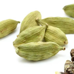 Cardamomo Crudo Orgánico Aashirvaad, Seco y Procesado por el Método AD, en Venta - Product Image 1