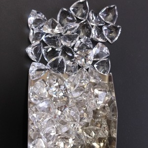 Topaze blanche naturelle 10 mm taille trillion, meilleure qualité, pierre précieuse en vrac pour la fabrication de bijoux - Product Image 1