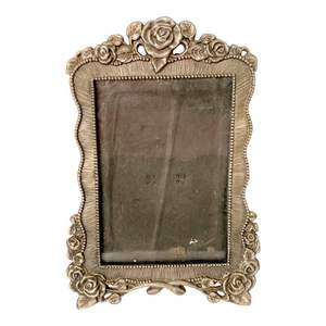 Marco de fotos decorativo de metal para decoración festiva del hogar con acabado brillante, idea de regalo perfecta para ocasiones familiares - Product Image 1