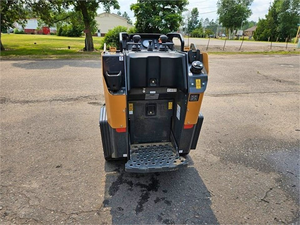 Chargeuse compacte sur chenilles TL100 jaune, équipement de construction à moteur, économique - Product Image 5