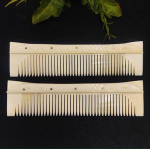 Peine de pelo de marfil personalizable blanco natural con incrustaciones de hueso de animal tallado estilo de ágata y técnica inspirada en tradebit - Product Image 5