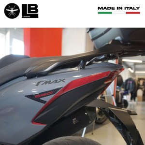 Kit Adesivi Protettivi 3D Rossi Personalizzati per Scooter, Compatibili con Yamaha Tmax 560 2022-23, Adesivi Decorativi per Moto - Product Image 4