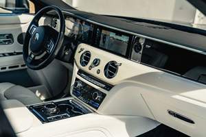 Rolls-Royce Ghost 2023 Usado, Motor V12 de 6.6 Litros con Doble Turbo, Transmisión Automática de Ocho Velocidades - Product Image 2