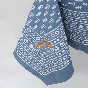 Mantel de Algodón Estampado a Mano con Bloques Dabu, Edición Limitada de Lujo, Diseño Floral, Hecho a Mano en India - Product Image 6