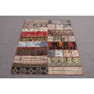 พรมขนสัตว์สีเบจแบบวินเทจ ลายปะติดแบบนามธรรม ขนาดกลาง 3.8 x 4.4 ฟุต เหมาะสำหรับห้องรับประทานอาหาร เป็นมิตรต่อสิ่งแวดล้อม - Product Image 1