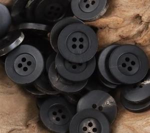 Bouton brut en corne de buffle naturelle de qualité supérieure pour accessoires vestimentaires - Product Image 2