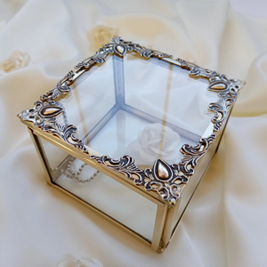 Caja de anillo de cristal de diseño japonés, organizador de joyas hecho con marco pulido dorado de cristal y metal para compromiso de boda de cumpleaños - Product Image 1