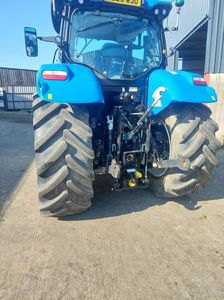 Tractor agrícola New Holland bastante usado en todo el mundo 2023 disponible con componentes de núcleo de cargador Tractor New Holland en funcionamiento - Product Image 5