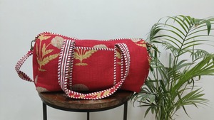 กระเป๋าดัฟเฟิลก์พิมพ์ลายทำด้วยมือสายยาวแบบถอดออกได้กระเป๋าสะพายไหล่สำหรับเล่นโยคะกีฬาสุดสัปดาห์สุดหรูพิมพ์ลายดอกไม้สีแดง - Product Image 5