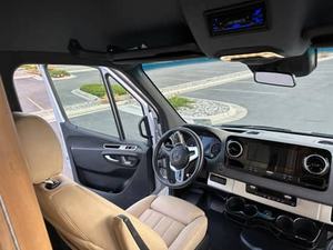 Mercedes-Benz Sprinter 2500 Edición Airstream 2021, 4x4, Conversión Completa a Camper, Turbodiésel V6, 4WD - Product Image 3