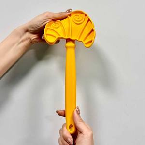 Nuevo Lollipop de Silicona de Grado Alimenticio Marca ISSILI para Perros y Gatos con Estilo de Helado y Fresa - Product Image 3